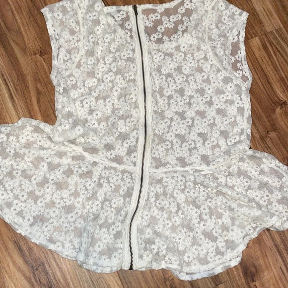 American Eagle women’s shirt XL sheer lace cap daisy peplum cream ivory AEO top - Picture 3 of 8